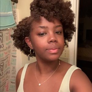 Meet your Posher, Monique